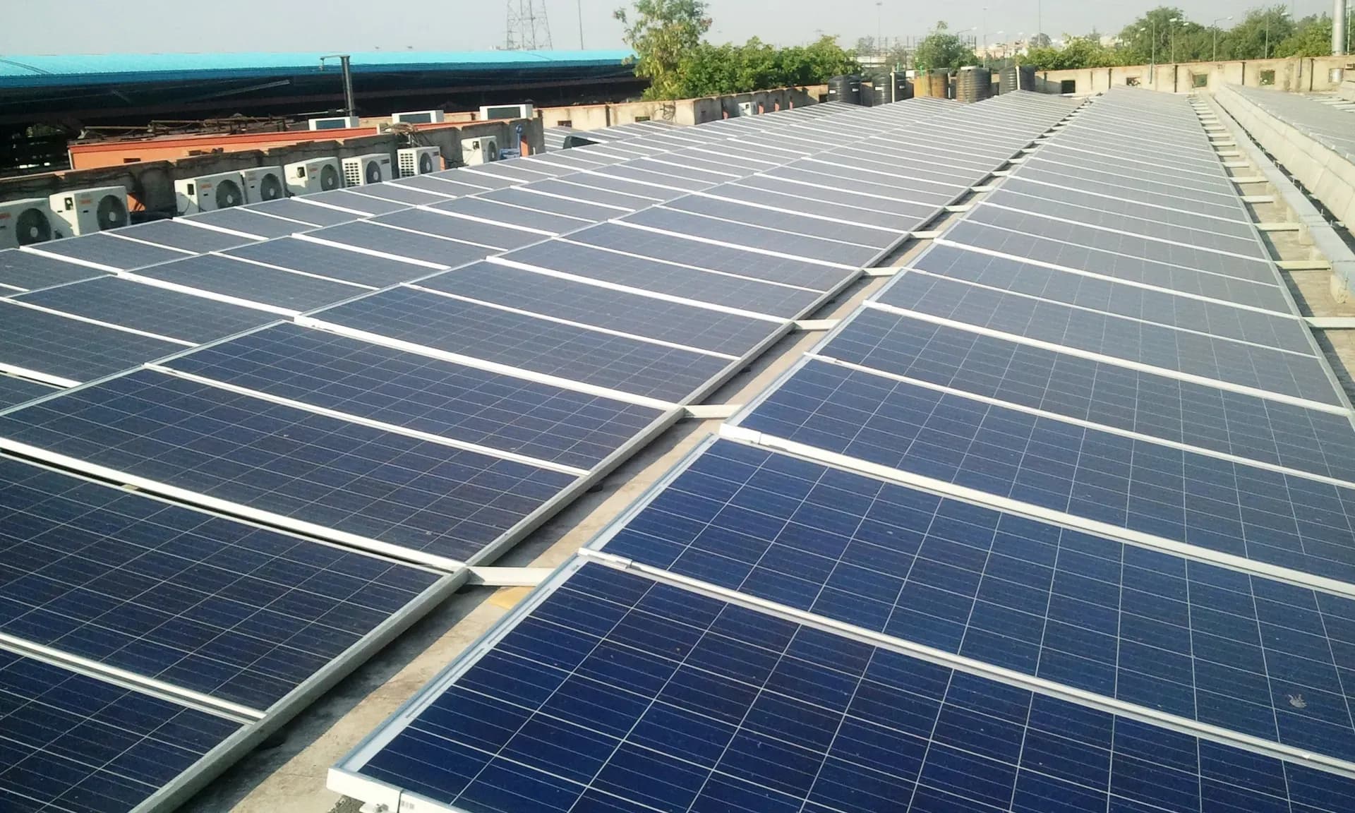 Rooftop arrays on the DMRC Yamuna Bank depot